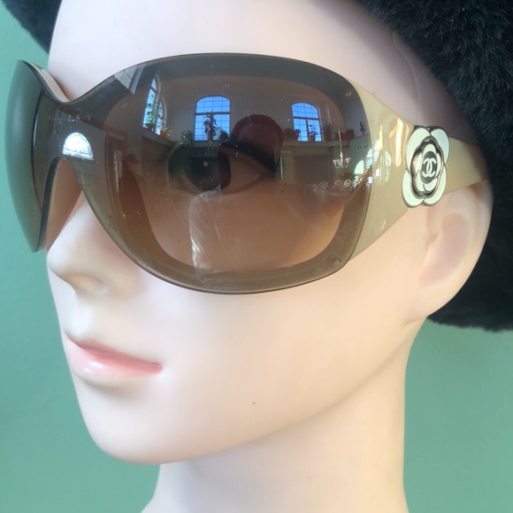Chanel Shield Sunglasses - Picture 3 of 7